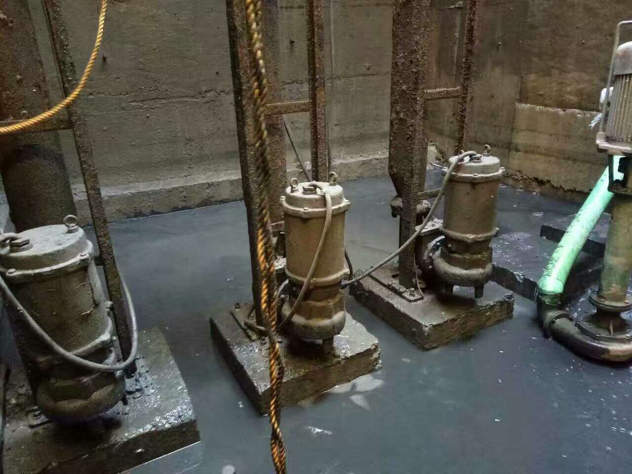 安陆污水池清理