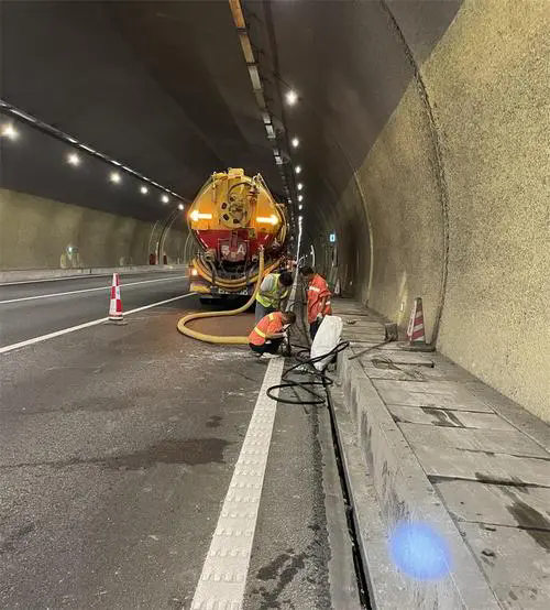 安陆隧道排水渠清淤